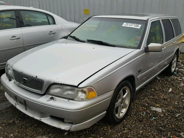 YV1LW5245W2470122 - 1998 VOLVO V70 R SILVER photo 2