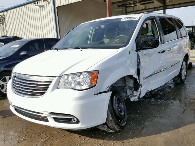 2C4RC1BG1FR520480 - 2015 CHRYSLER TOWN & COU WHITE photo 2