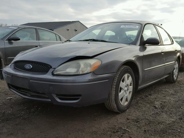 1FAFP53U25A134680 - 2005 FORD TAURUS SE GRAY photo 2