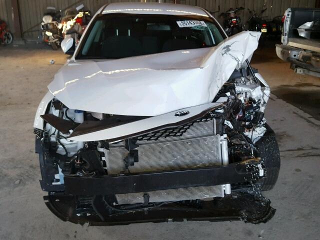 5XXGT4L30GG034564 - 2016 KIA OPTIMA LX WHITE photo 9