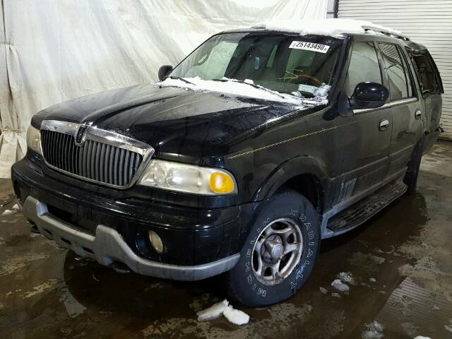 5LMFU28RX1LJ29353 - 2001 LINCOLN NAVIGATOR BLACK photo 2