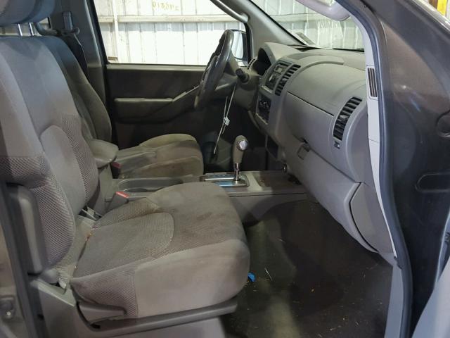 1N6AD09U48C401475 - 2008 NISSAN FRONTIER C GRAY photo 5