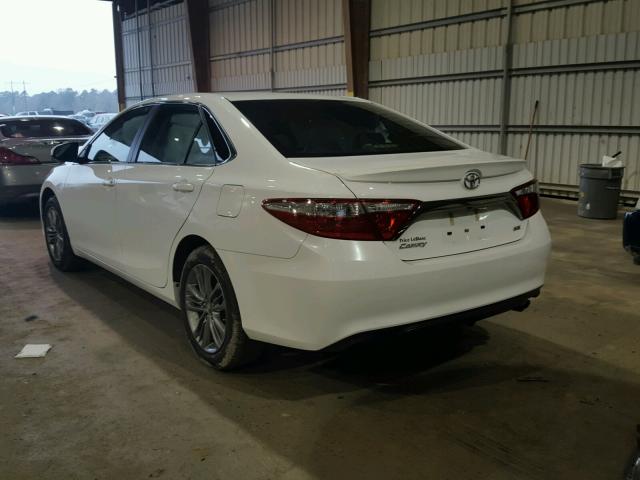 4T1BF1FK0HU638433 - 2017 TOYOTA CAMRY LE WHITE photo 3