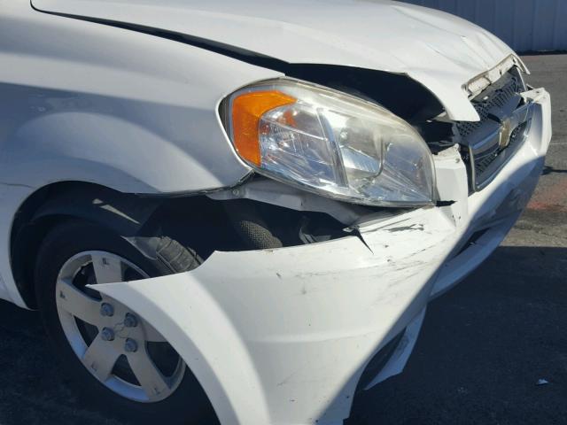 KL1TD56E29B310208 - 2009 CHEVROLET AVEO LS WHITE photo 10