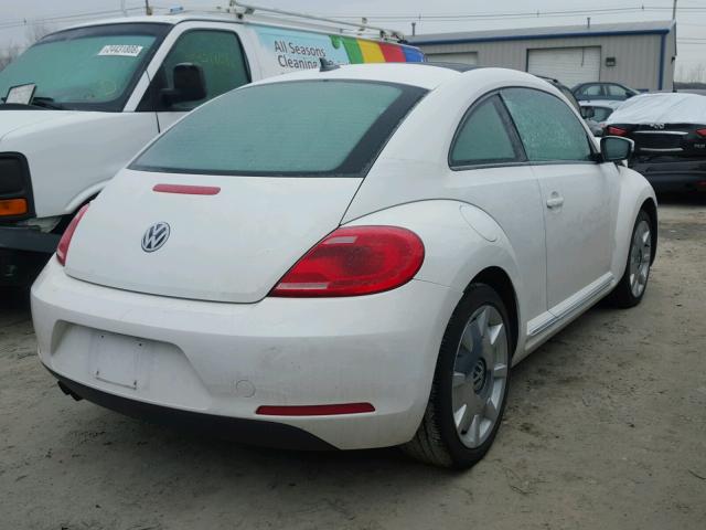 3VWJP7AT3DM613702 - 2013 VOLKSWAGEN BEETLE WHITE photo 4