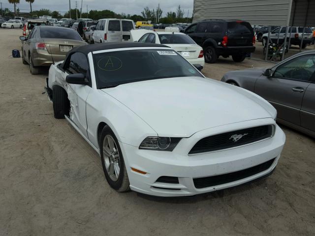 1ZVBP8EM9E5272097 - 2014 FORD MUSTANG WHITE photo 1