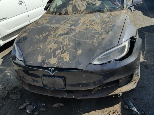 5YJSA1E29HF185149 - 2017 TESLA MODEL S GRAY photo 7
