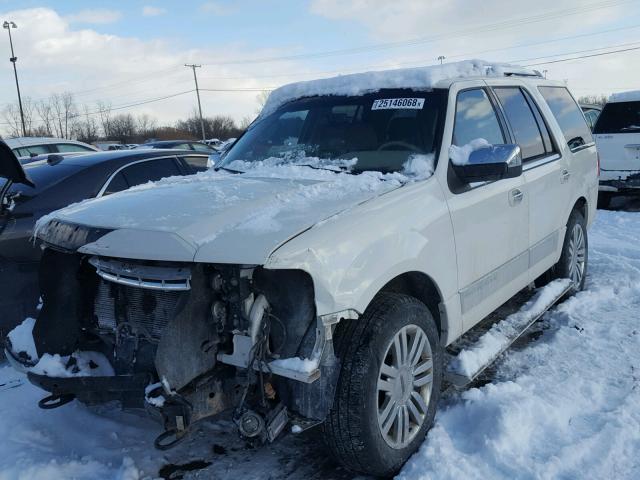 5LMFU285X8LJ15184 - 2008 LINCOLN NAVIGATOR WHITE photo 2