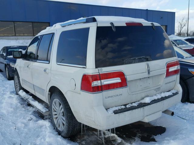 5LMFU285X8LJ15184 - 2008 LINCOLN NAVIGATOR WHITE photo 3