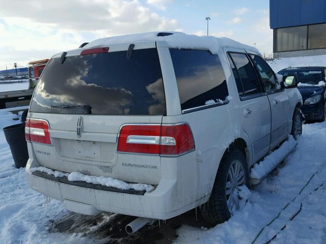 5LMFU285X8LJ15184 - 2008 LINCOLN NAVIGATOR WHITE photo 4