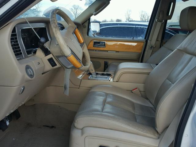 5LMFU285X8LJ15184 - 2008 LINCOLN NAVIGATOR WHITE photo 5