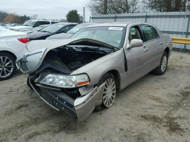 1LNHM82W73Y652607 - 2003 LINCOLN TOWN CAR S GOLD photo 2