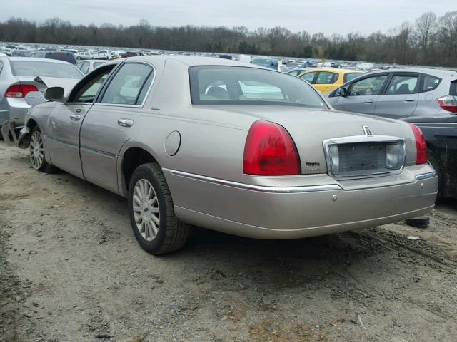 1LNHM82W73Y652607 - 2003 LINCOLN TOWN CAR S GOLD photo 3