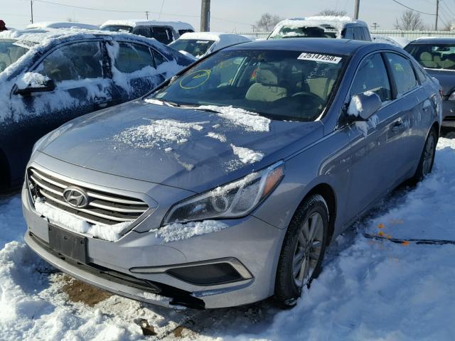 5NPE24AF4GH386641 - 2016 HYUNDAI SONATA SE GRAY photo 2