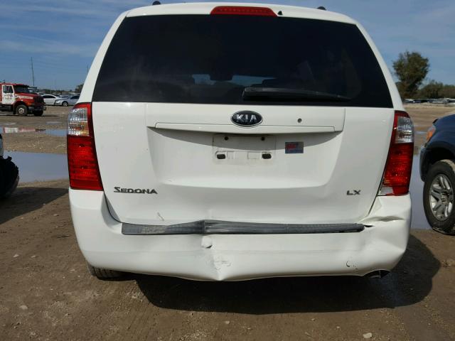 KNDMB233766020801 - 2006 KIA SEDONA EX WHITE photo 9