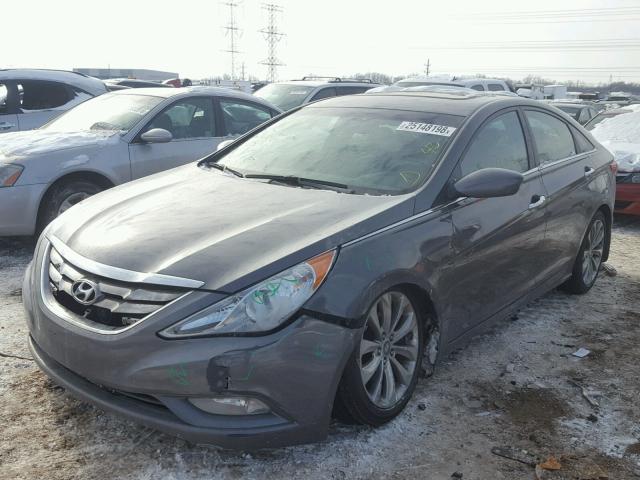 5NPEC4AC6BH118881 - 2011 HYUNDAI SONATA SE GRAY photo 2