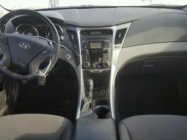 5NPEC4AC6BH118881 - 2011 HYUNDAI SONATA SE GRAY photo 9