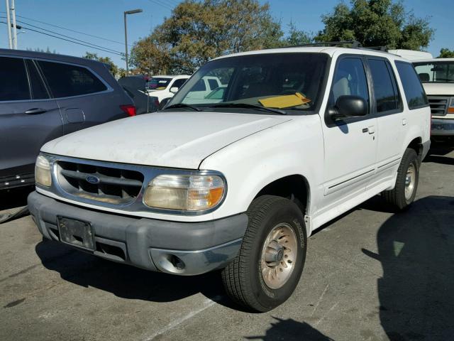 1FMZU32E7XZB44698 - 1999 FORD EXPLORER WHITE photo 2