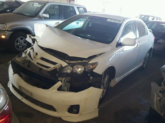 2T1BU4EE1BC617716 - 2011 TOYOTA COROLLA BA WHITE photo 2