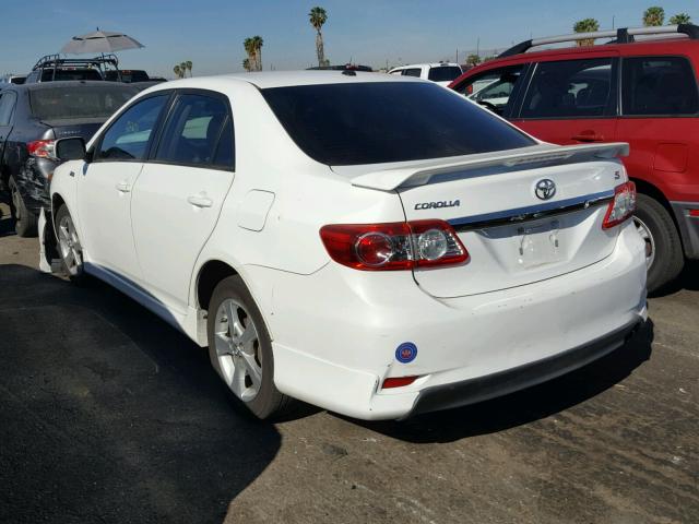 2T1BU4EE1BC617716 - 2011 TOYOTA COROLLA BA WHITE photo 3