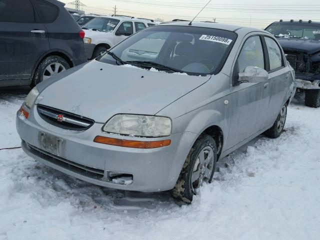 KL1TD52655B471287 - 2005 CHEVROLET AVEO BASE SILVER photo 2