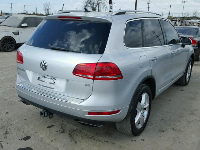 WVGEF9BP9DD011432 - 2013 VOLKSWAGEN TOUAREG V6 SILVER photo 4