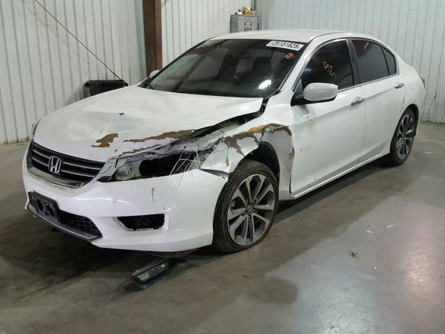 1HGCR2F54FA021715 - 2015 HONDA ACCORD SPO WHITE photo 2