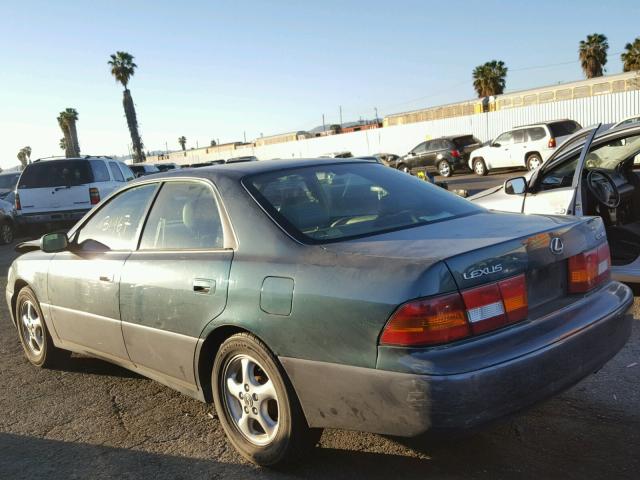 JT8BF22G4V0077022 - 1997 LEXUS ES 300 GREEN photo 3