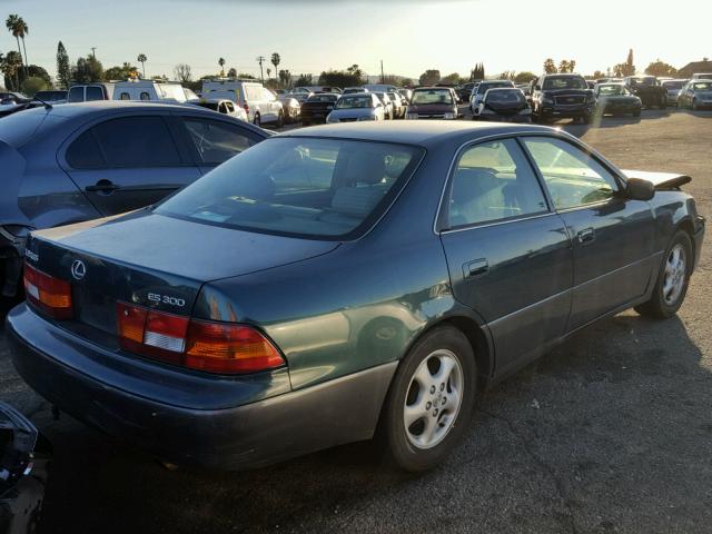 JT8BF22G4V0077022 - 1997 LEXUS ES 300 GREEN photo 4