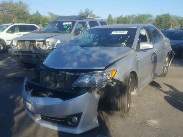 4T1BK1FK1CU011633 - 2012 TOYOTA CAMRY SE SILVER photo 2