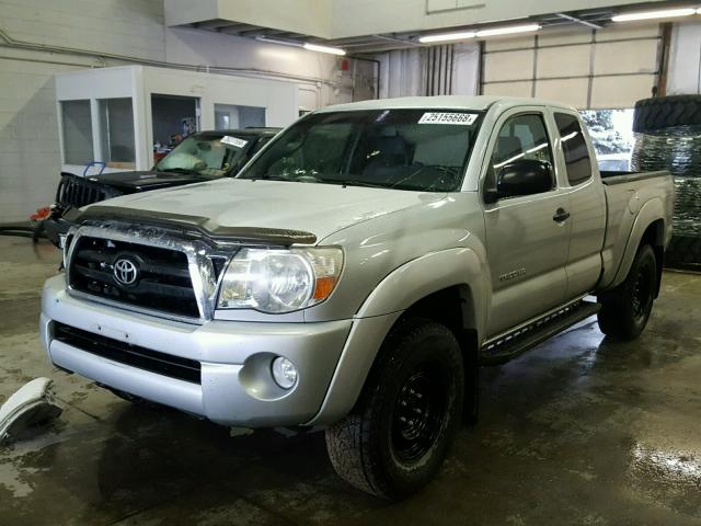 5TEUU42N88Z568028 - 2008 TOYOTA TACOMA ACC SILVER photo 2