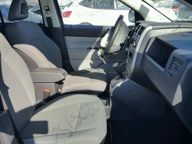 1J8FF47W37D584898 - 2007 JEEP COMPASS GRAY photo 5