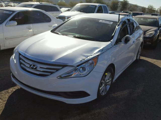 5NPEB4AC8EH870850 - 2014 HYUNDAI SONATA GLS WHITE photo 2