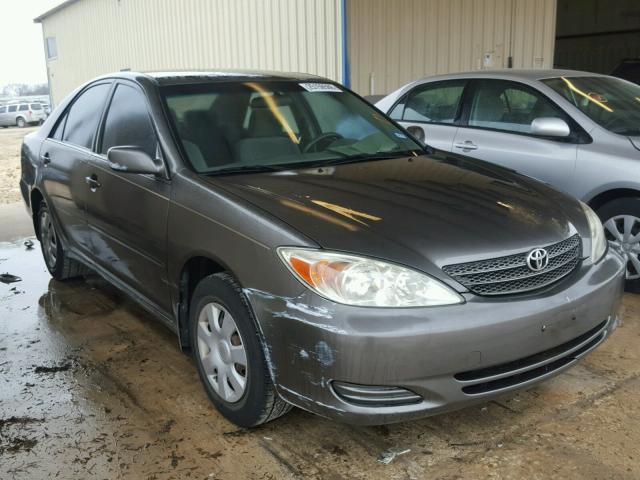 JTDBE32K820020929 - 2002 TOYOTA CAMRY LE GRAY photo 1