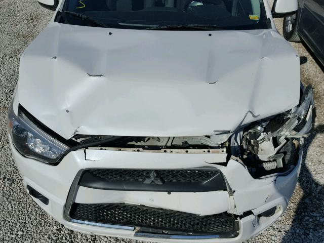 JA4AP3AU8BZ010979 - 2011 MITSUBISHI OUTLANDER WHITE photo 7