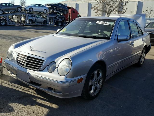 WDBJF65J12B458787 - 2002 MERCEDES-BENZ E 320 SILVER photo 2