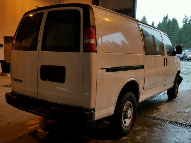 1GCGG25V971181758 - 2007 CHEVROLET EXPRESS G2 WHITE photo 4