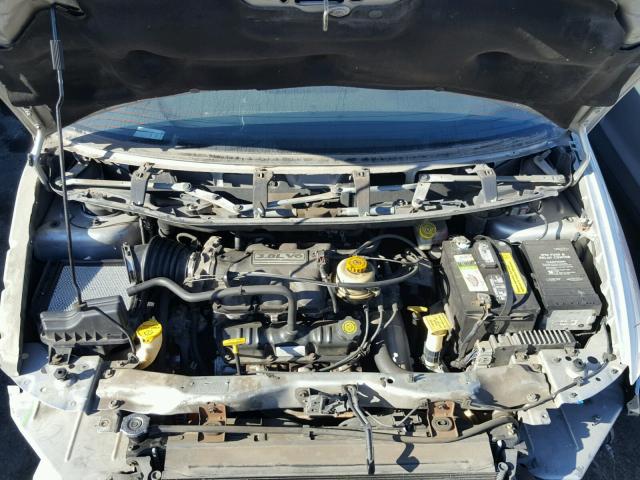 2C8GT64L52R642220 - 2002 CHRYSLER TOWN & COU SILVER photo 7