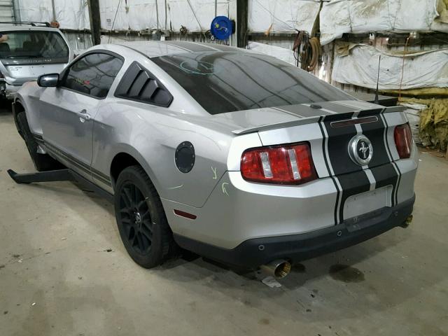 1ZVBP8AM8C5279058 - 2012 FORD MUSTANG SILVER photo 3