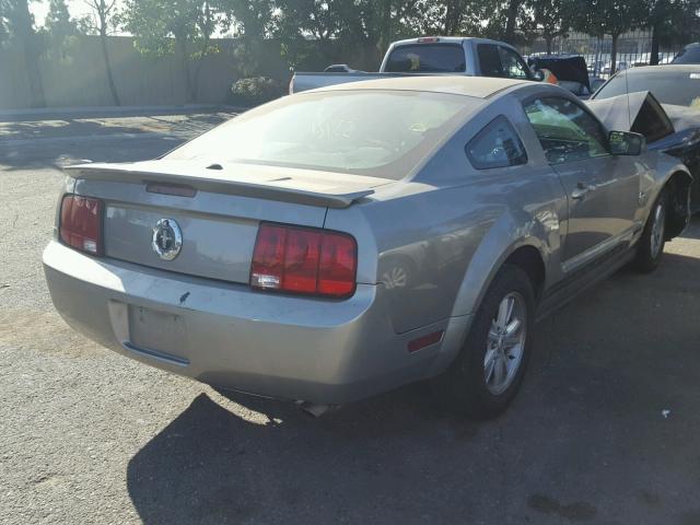 1ZVHT80N595140370 - 2009 FORD MUSTANG GRAY photo 4