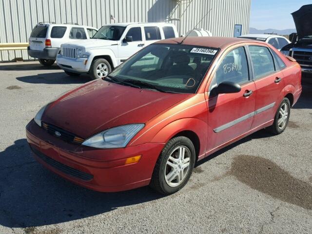 1FAFP33PXYW341274 - 2000 FORD FOCUS LX RED photo 2