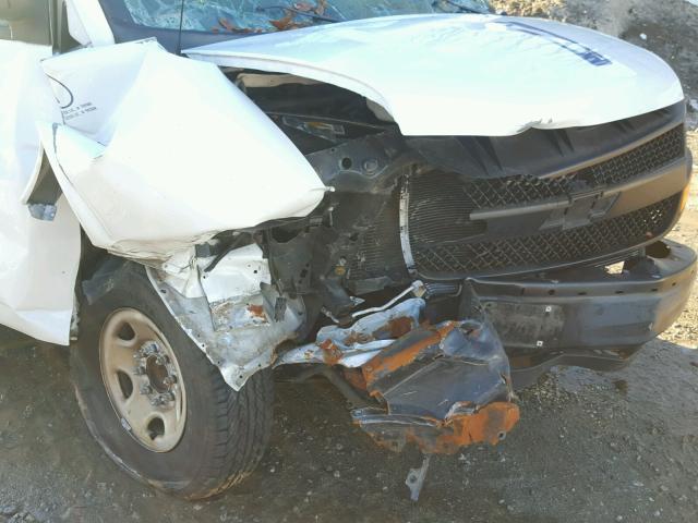 1GBHG31U931219379 - 2003 CHEVROLET EXPRESS G3 WHITE photo 9