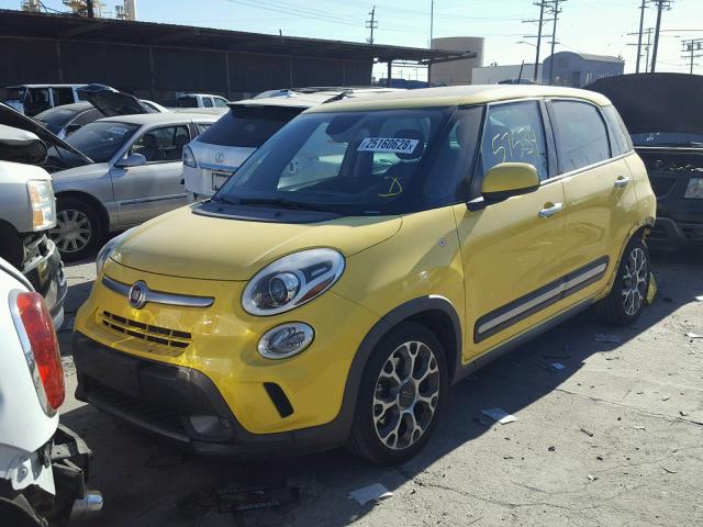 ZFBCFADH8EZ006765 - 2014 FIAT 500L TREKK YELLOW photo 2