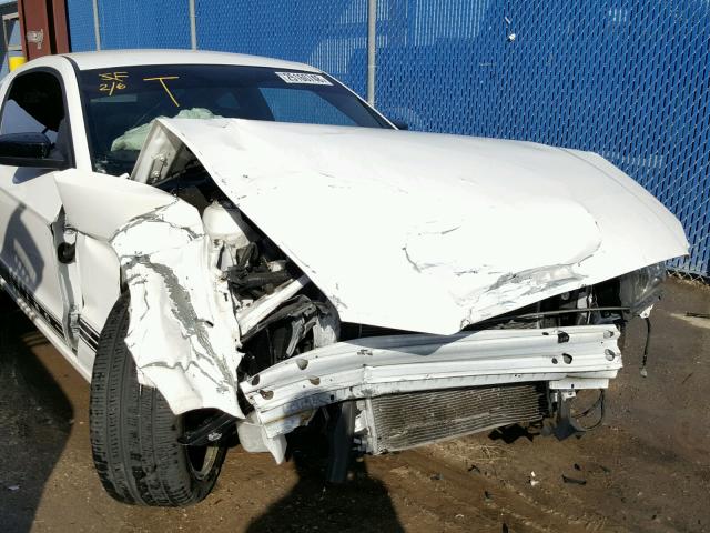 1ZVBP8AM7D5278050 - 2013 FORD MUSTANG WHITE photo 9