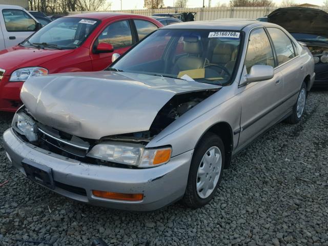 1HGCD5637VA234137 - 1997 HONDA ACCORD LX GRAY photo 2