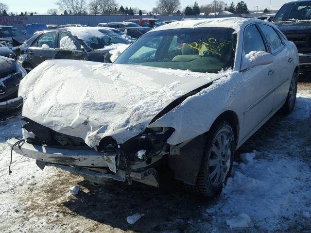 2G4WD582271224608 - 2007 BUICK LACROSSE C WHITE photo 2