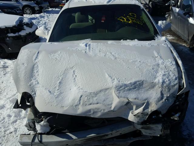 2G4WD582271224608 - 2007 BUICK LACROSSE C WHITE photo 7