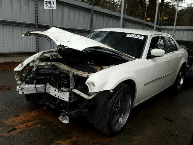 2C3KA53G78H255820 - 2008 CHRYSLER 300 TOURIN WHITE photo 2