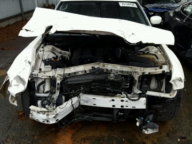 2C3KA53G78H255820 - 2008 CHRYSLER 300 TOURIN WHITE photo 9