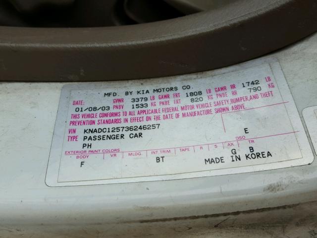 KNADC125736246257 - 2003 KIA RIO WHITE photo 10